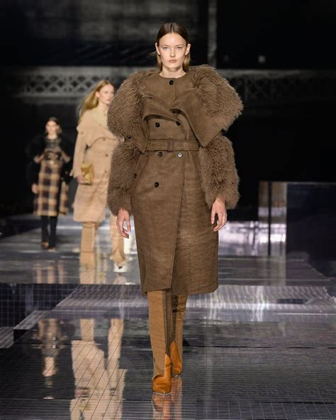 vogue burberry fall 2020|Burberry Autumn/Winter 2020 Collection Show Review .